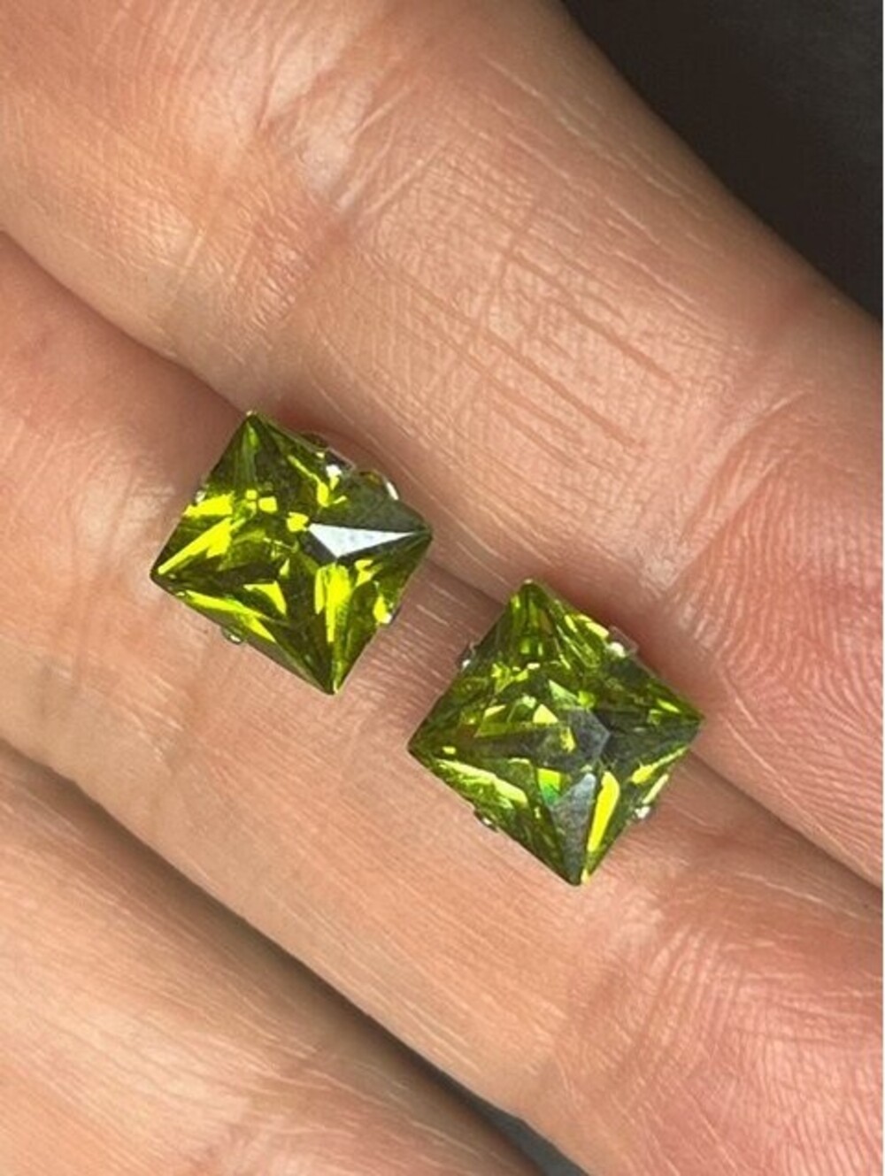 B7425 Sterling Silver 10mm Peridot Stud Earrings Square Cut Solitaire Gemstone